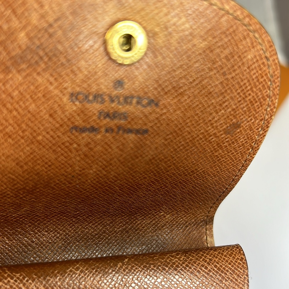 Louis Vuitton Monogram Round Coin Pouch - Picture 5 of 13